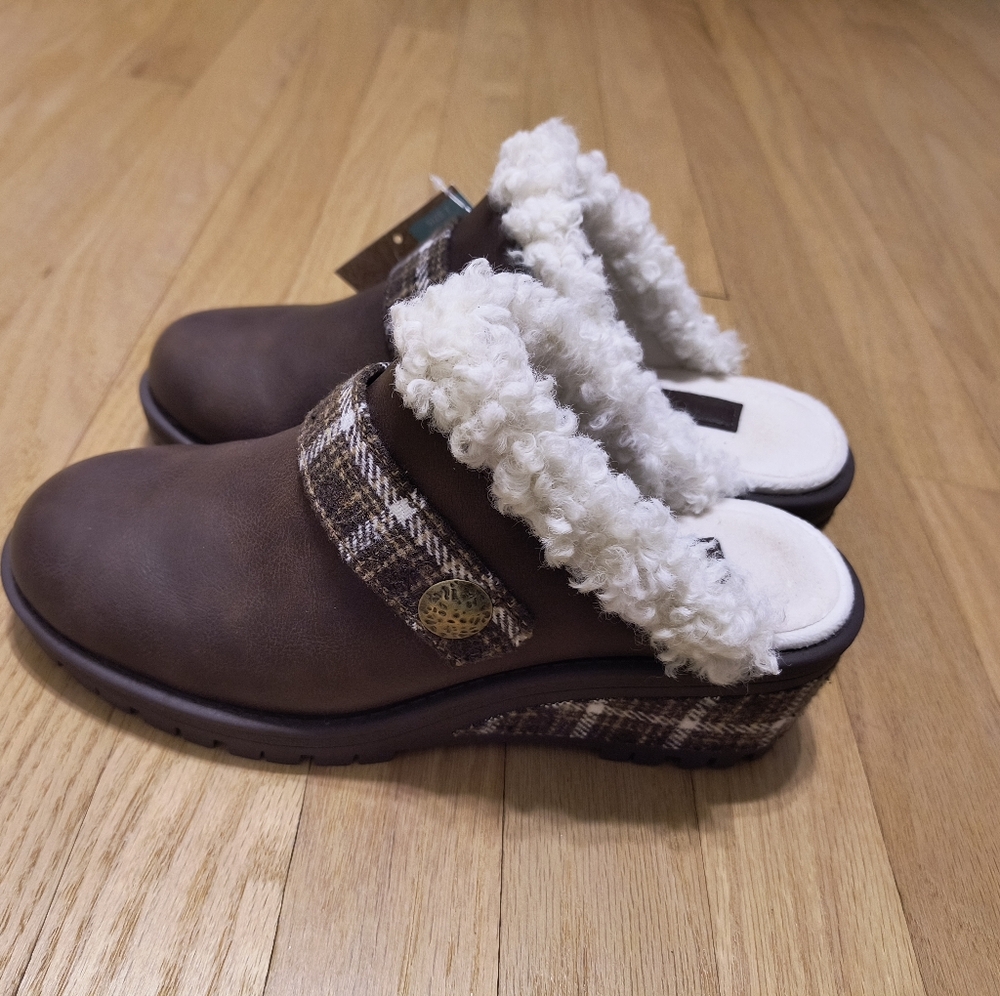 Muk luk clogs